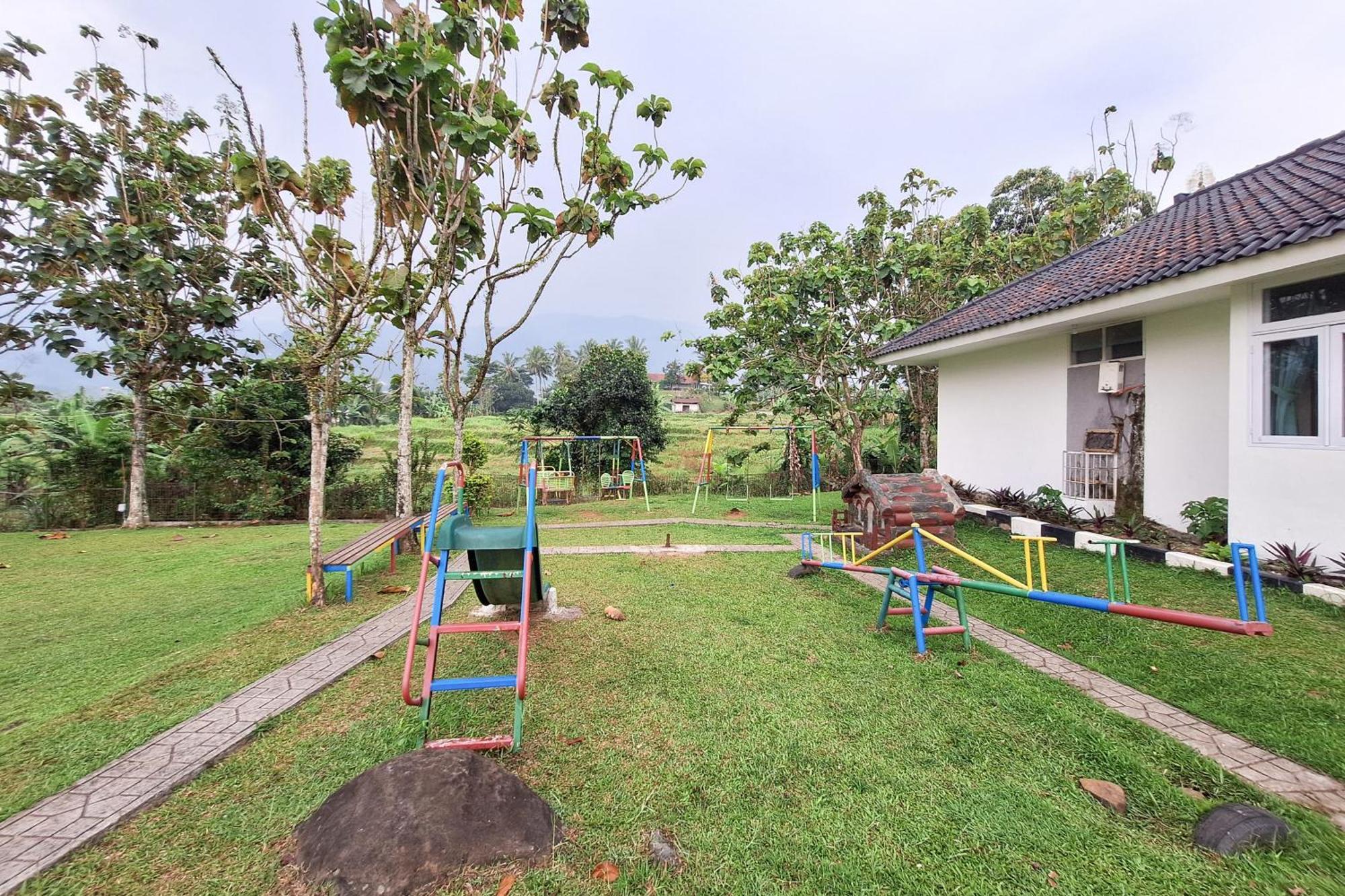 Reddoorz Resort At Tridaya Cisarua Puncak Exterior foto